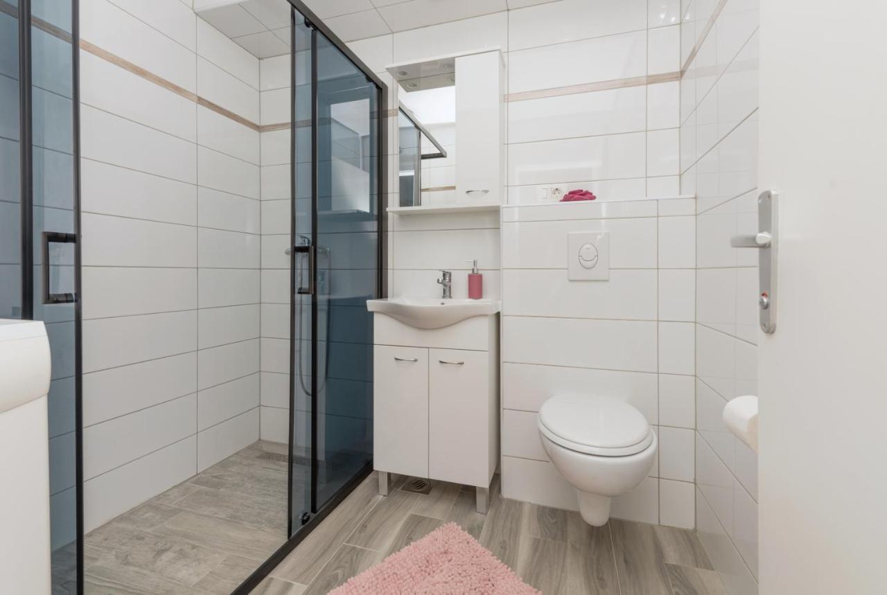 Apartment Strawberry Makarska Exteriör bild