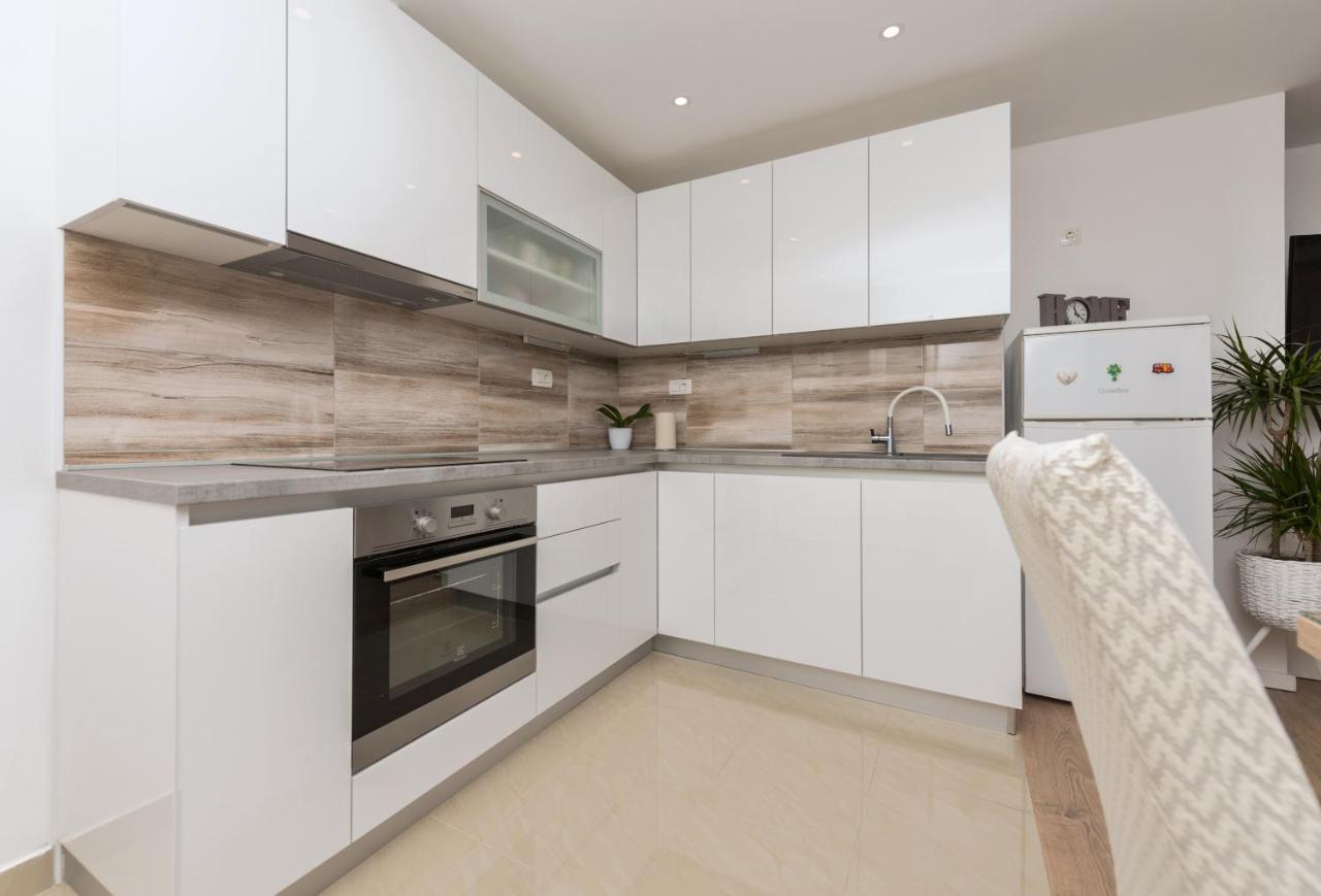 Apartment Strawberry Makarska Exteriör bild